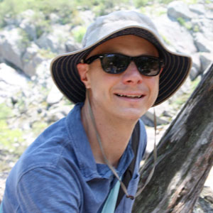 Tom with sunglases and floppy hat